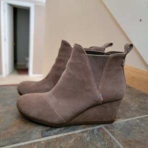 Tom's suede wedge booties